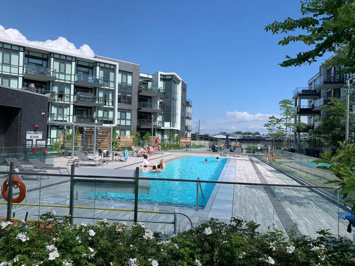 Pet Friendly Condos At Friday Harbour Innisfil ภายนอก รูปภาพ