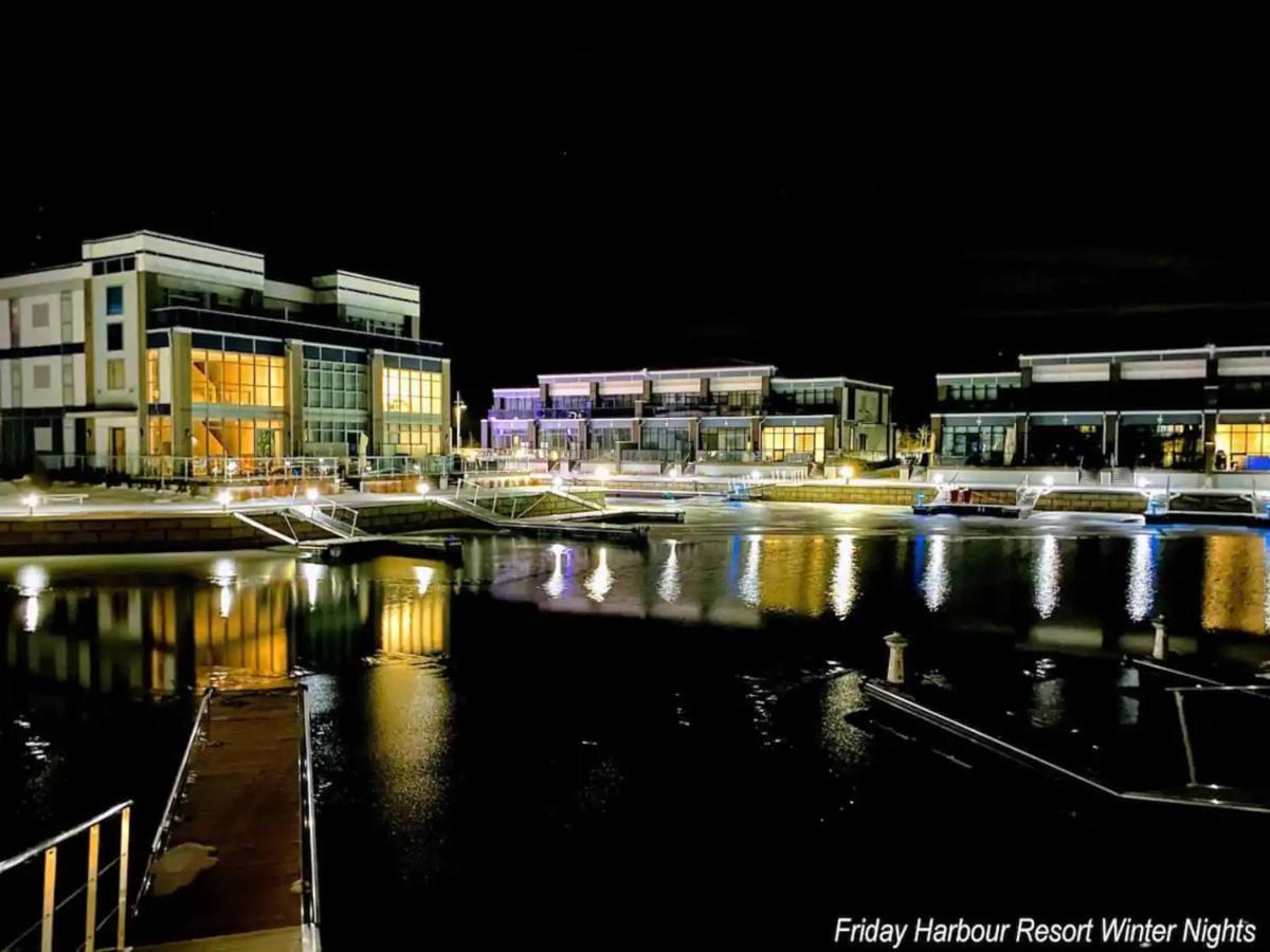 Pet Friendly Condos At Friday Harbour Innisfil ภายนอก รูปภาพ