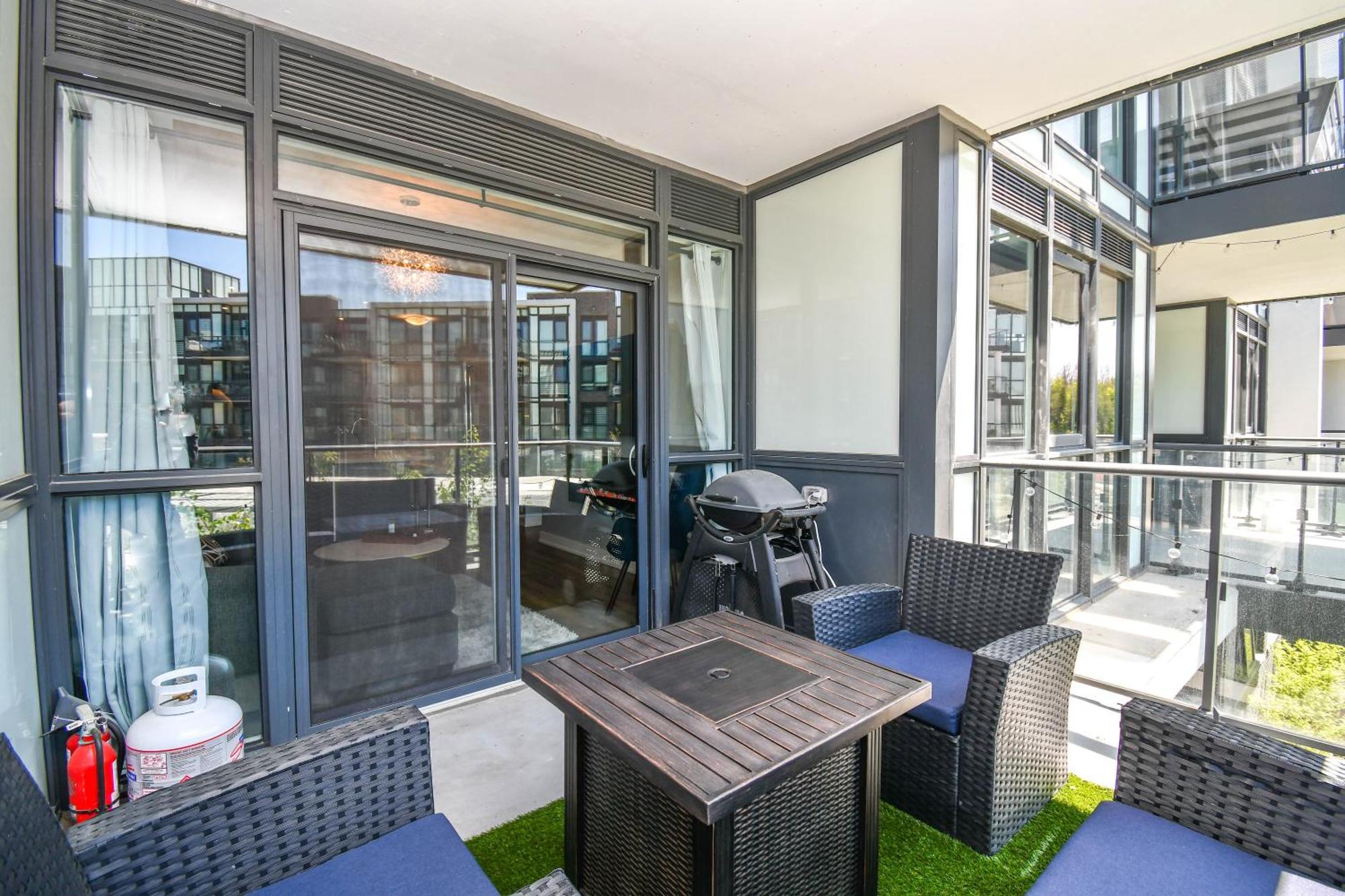 Pet Friendly Condos At Friday Harbour Innisfil ภายนอก รูปภาพ