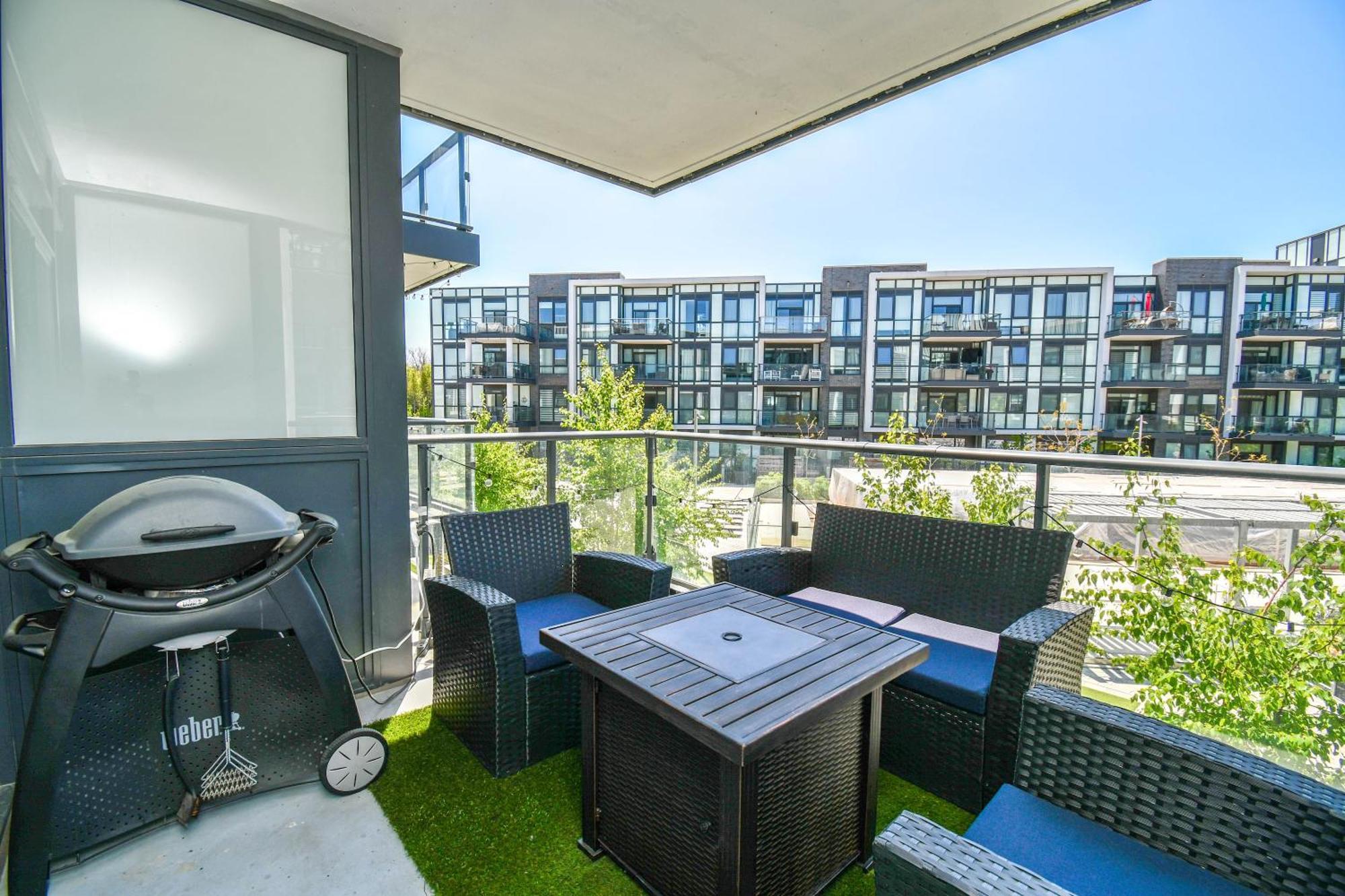 Pet Friendly Condos At Friday Harbour Innisfil ภายนอก รูปภาพ