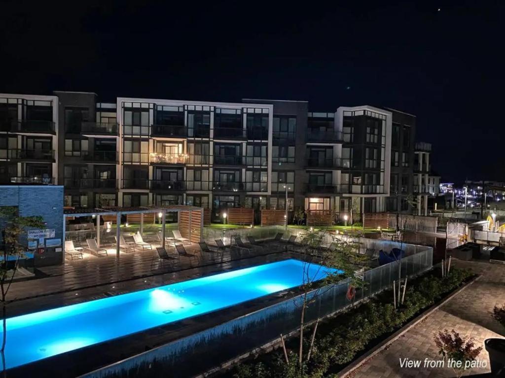 Pet Friendly Condos At Friday Harbour Innisfil ภายนอก รูปภาพ